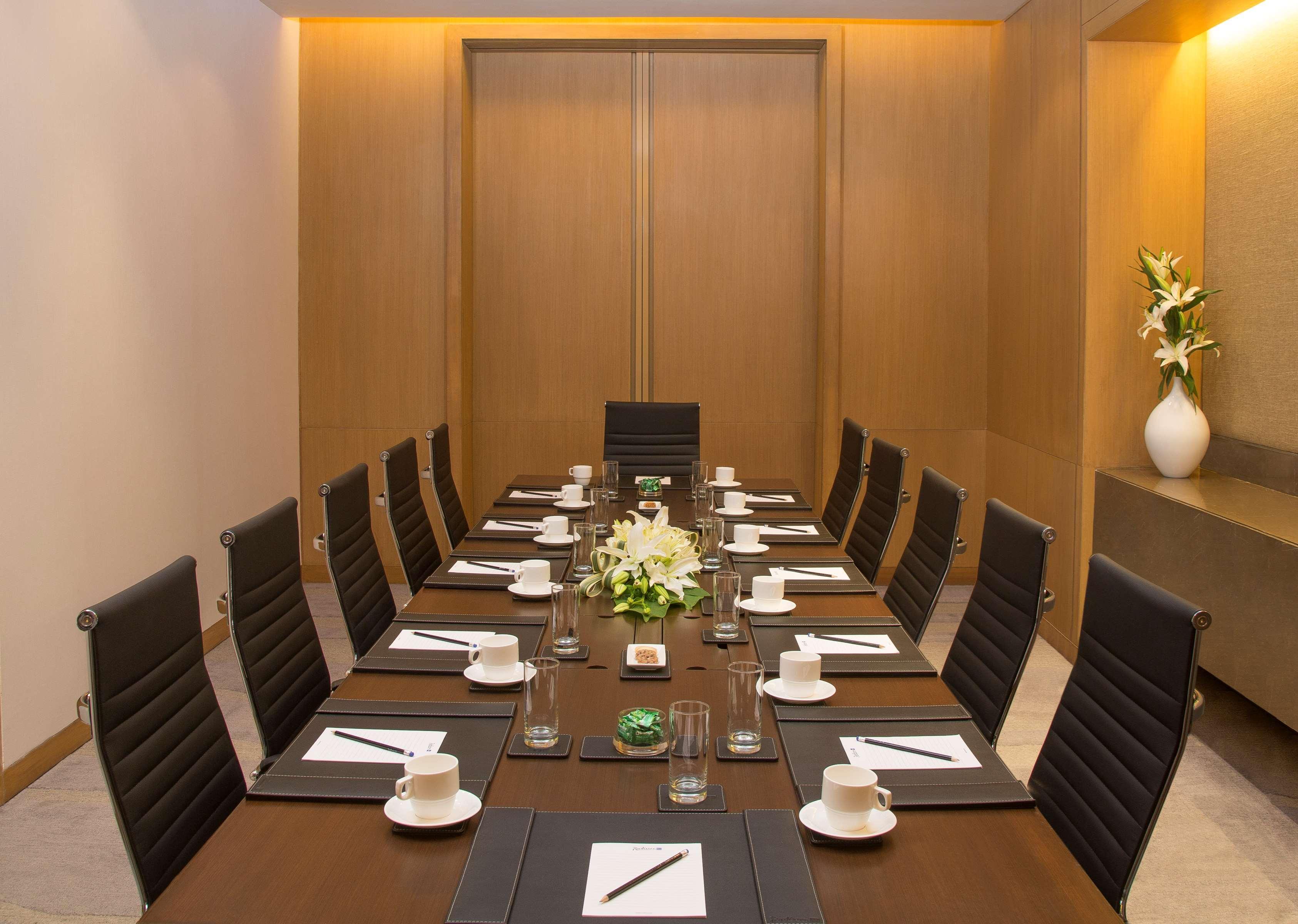 Radisson Blu Hotel Guwahati Exterior foto Boardroom at the Park, New Delhi