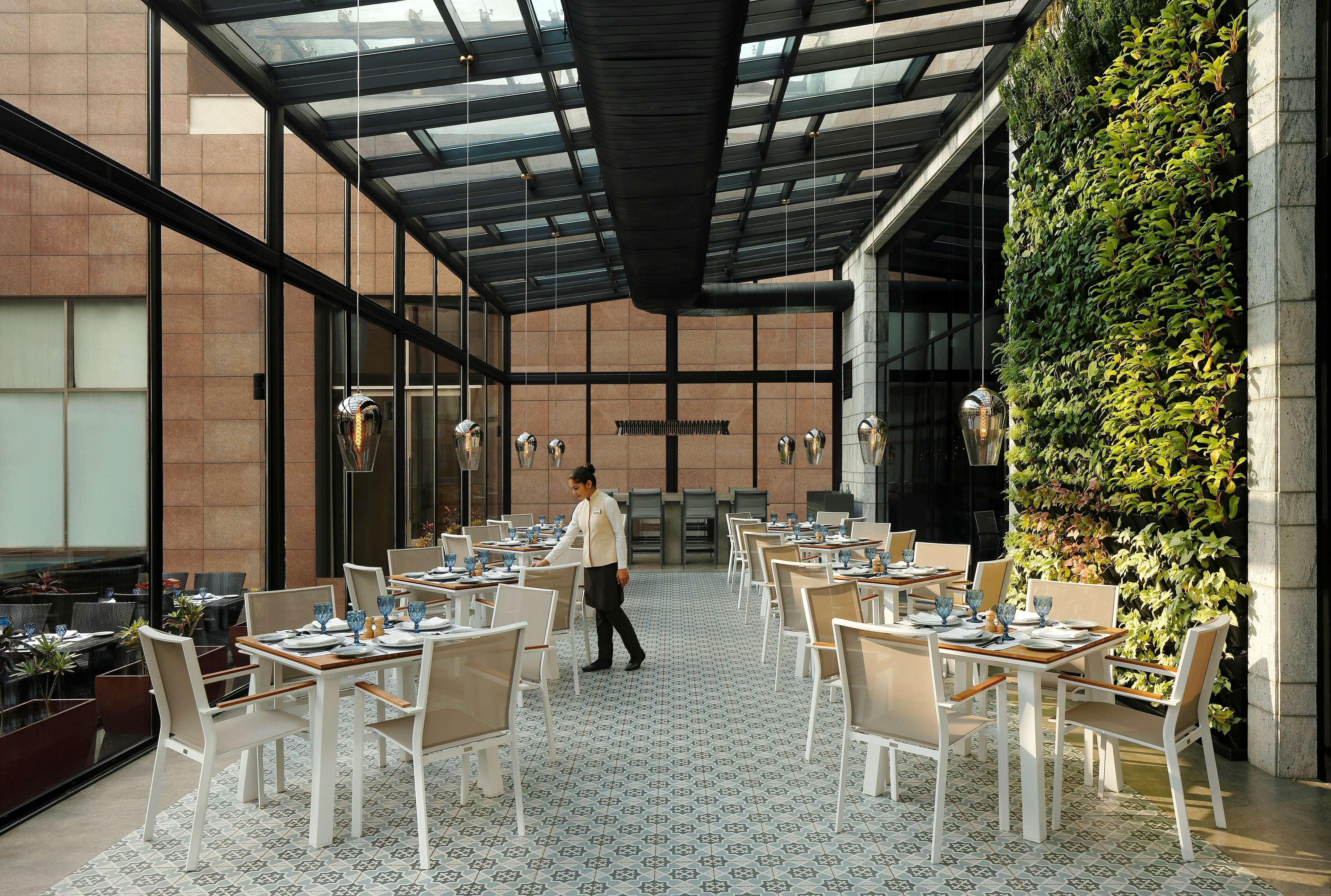 Radisson Blu Hotel Guwahati Exterior foto The Terrace