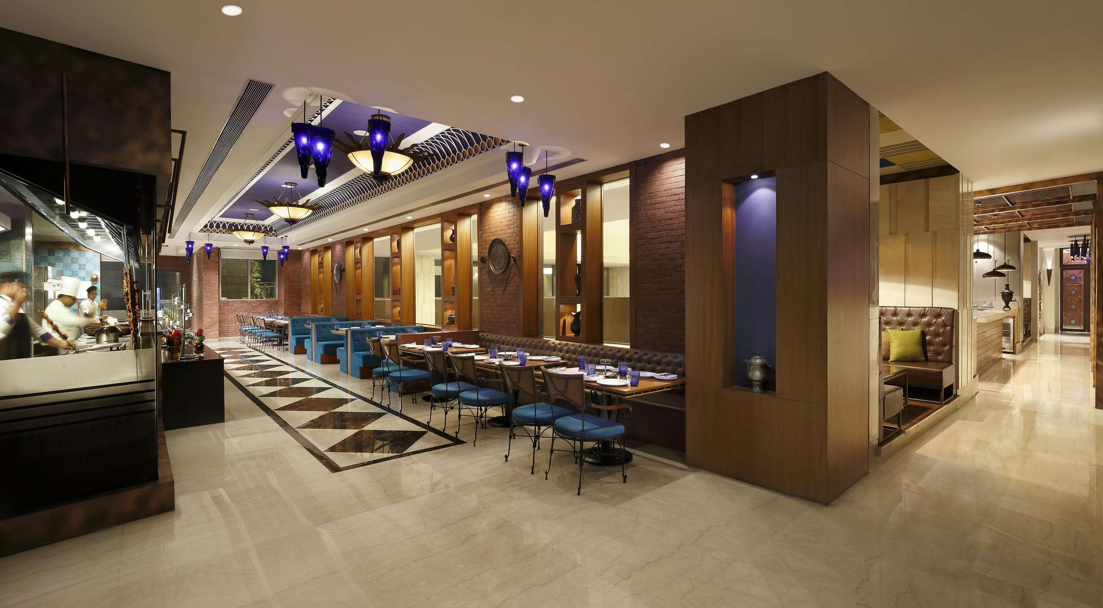 Radisson Blu Hotel Guwahati Exterior foto The restaurant